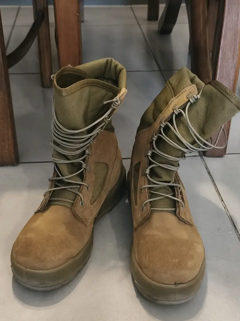 Botas militares color café - 1