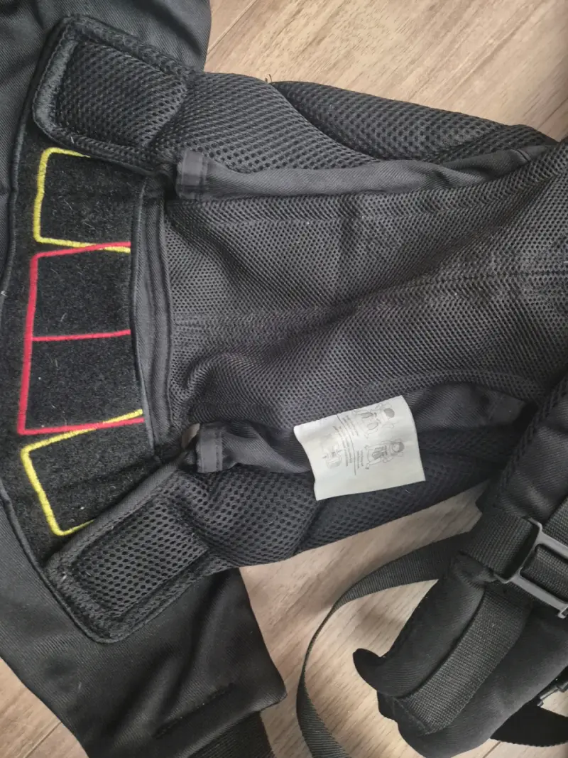 Mochila portabebés ergonómica negra - 4