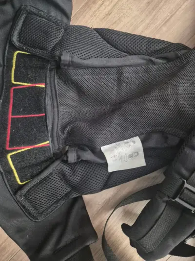Mochila portabebés ergonómica negra - miniatura 4
