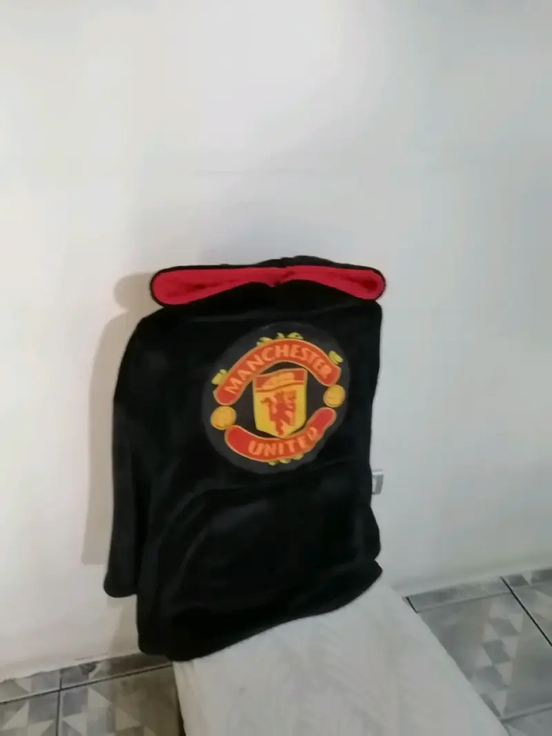 Polerón Manchester United negro - 3