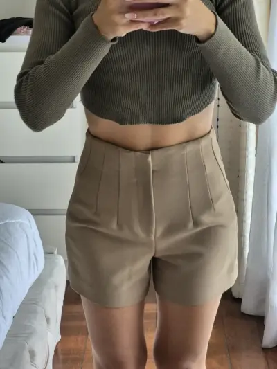 Shorts Zara beige elegantes - miniatura 1