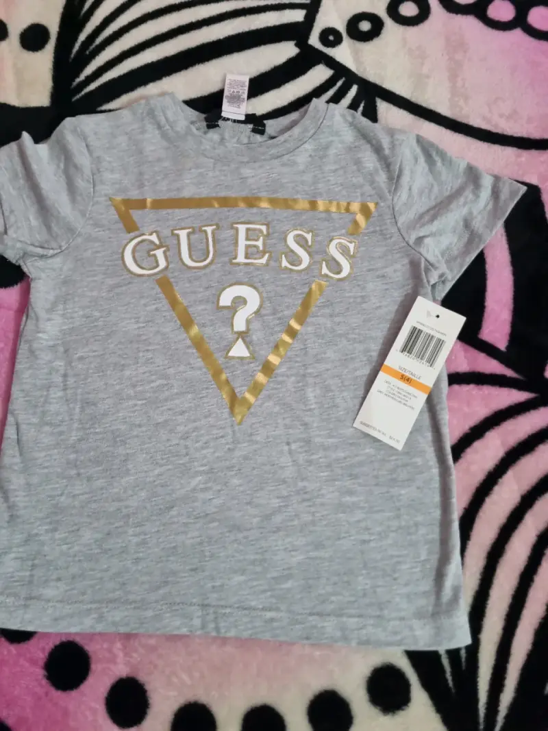 Polera gris Guess con logo - 1