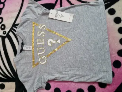 Polera gris Guess con logo - miniatura 3