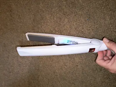 Plancha de pelo titanium blanca - miniatura 2