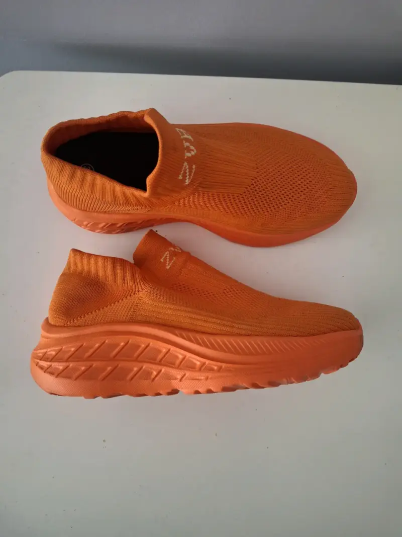 Zapatillas deportivas naranjas - 1