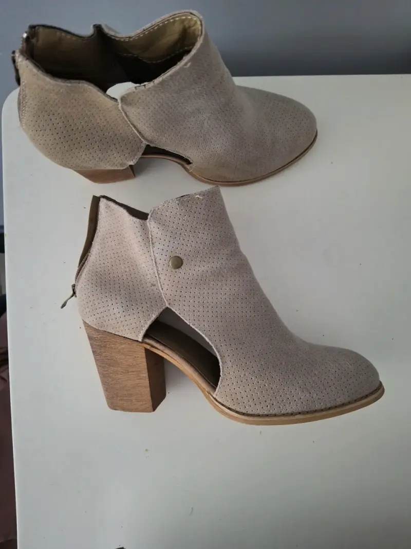 Botines beige taco alto - 1