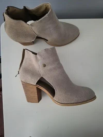 Botines beige taco alto - miniatura 1