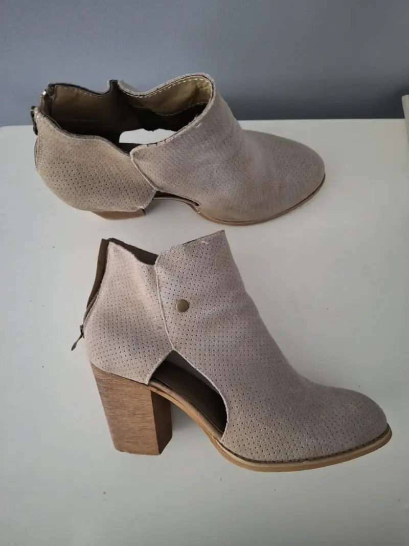 Botines beige taco alto - 3