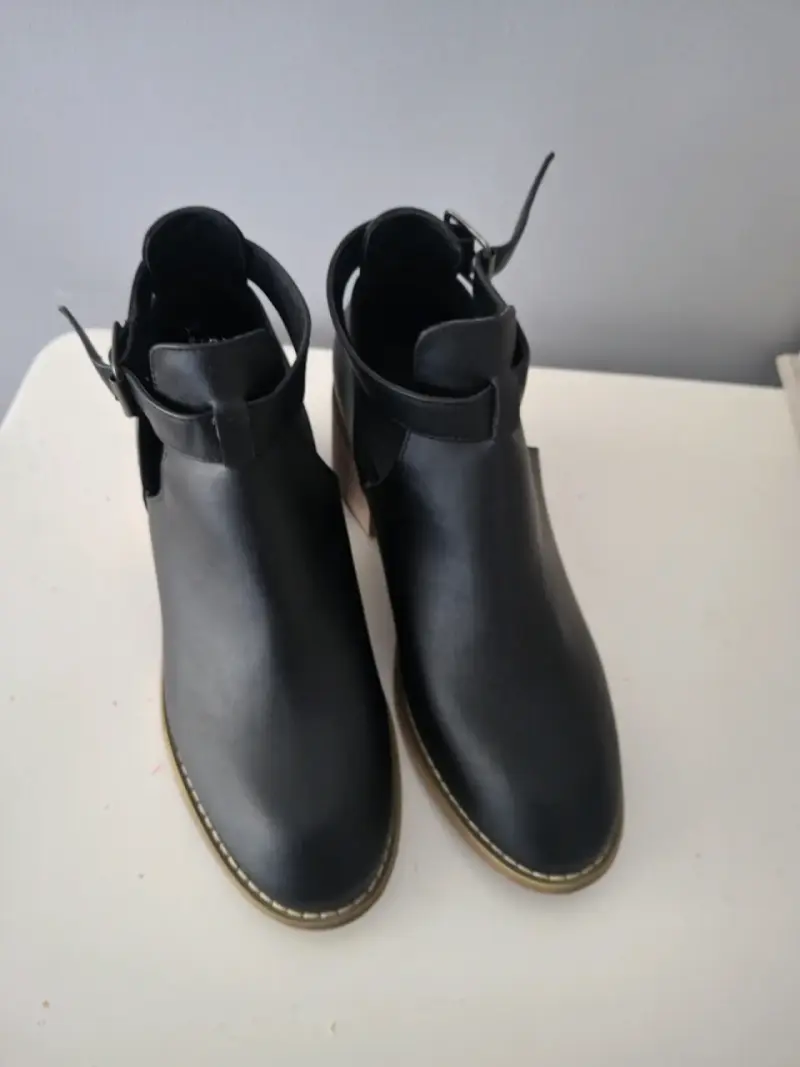 Botines negros con hebilla - 2
