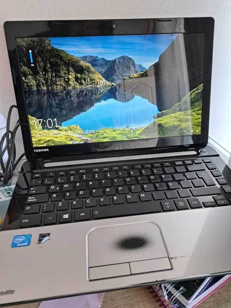 Laptop Toshiba usada - 2