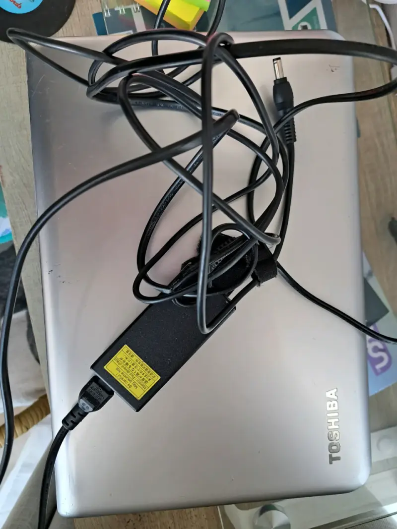 Laptop Toshiba usada - 4