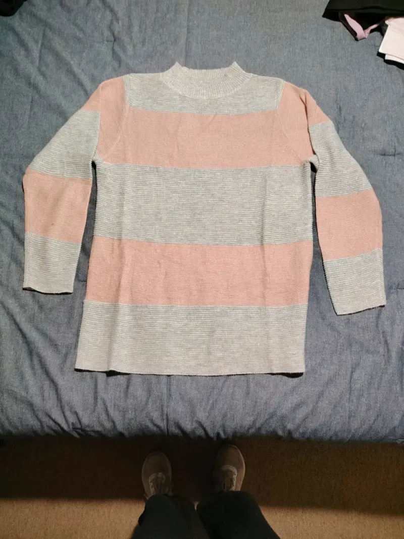 Suéter a rayas gris y rosado