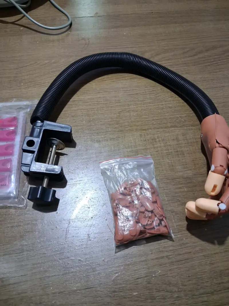 Mano de práctica para uñas - 1