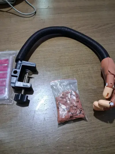 Mano de práctica para uñas - miniatura 1
