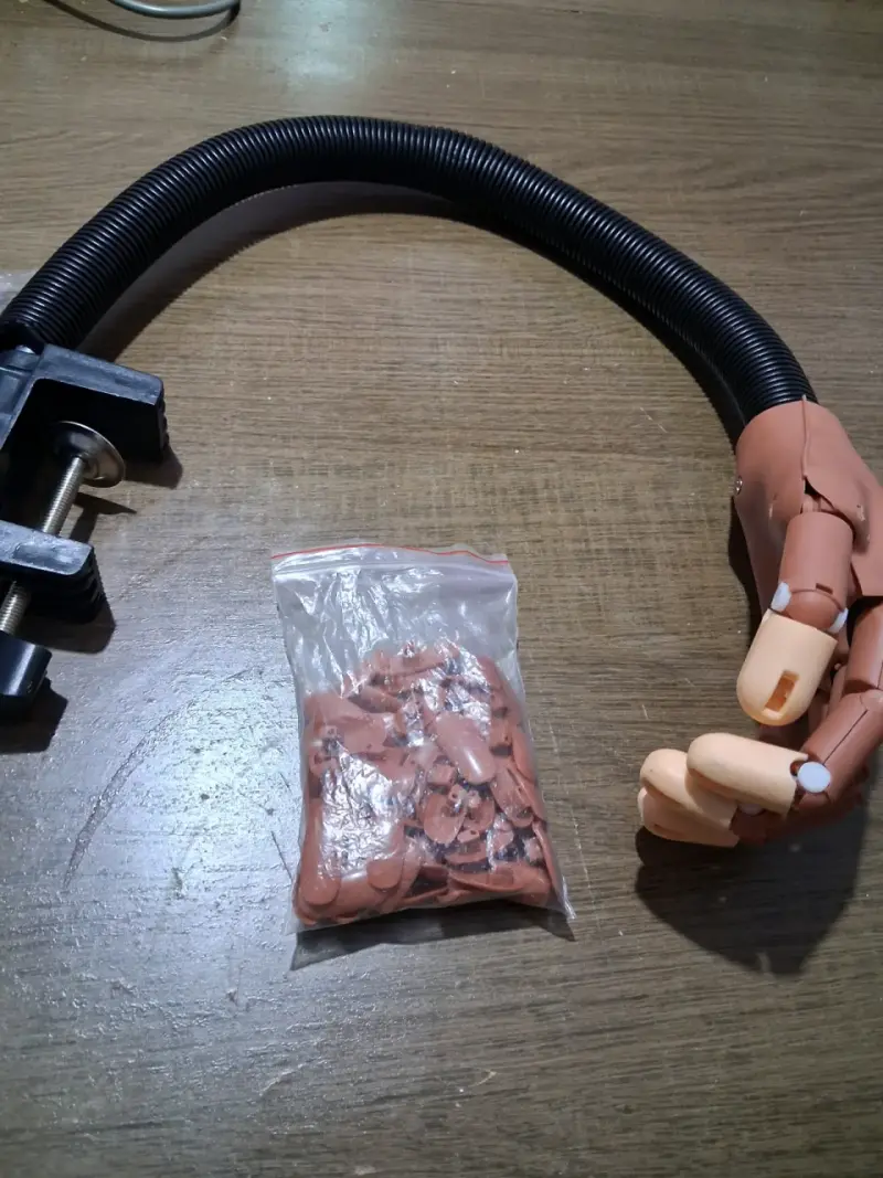 Mano de práctica para uñas - 2