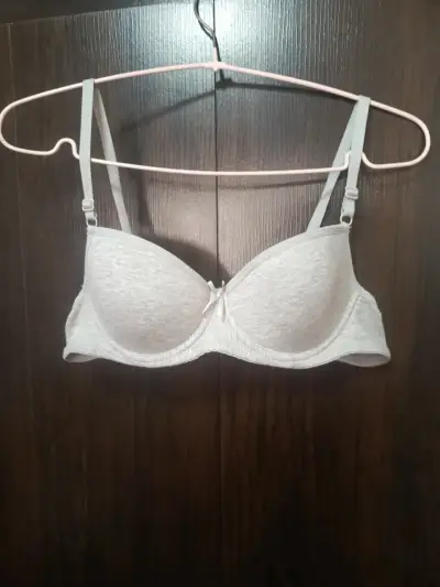Sosten gris con arco confortable - miniatura 1