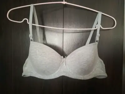 Sosten gris con arco confortable - miniatura 2