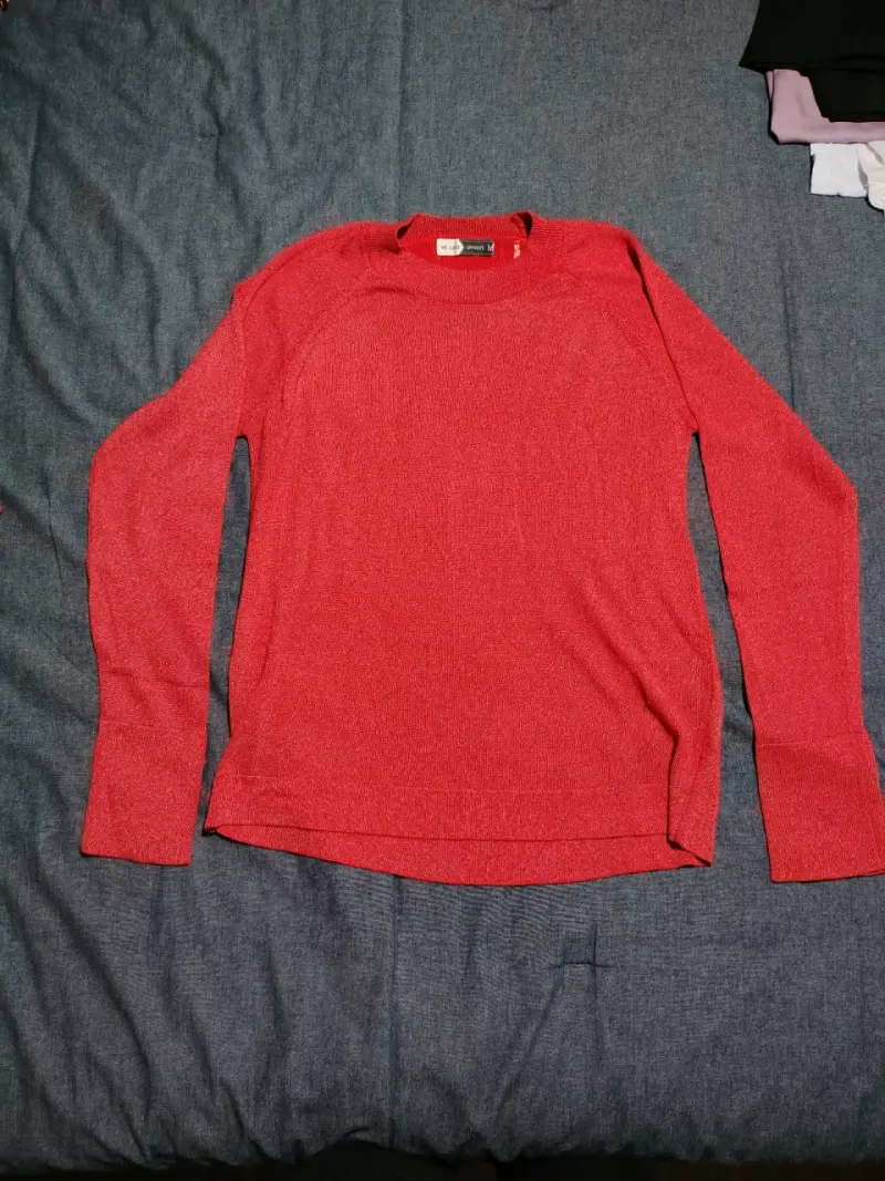 Sweter rojo básico