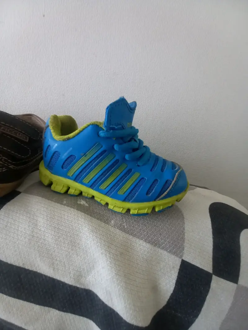 Zapatilla infantil azul y verde osito