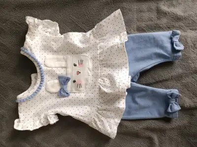 Conjunto infantil con estampado de conejito - miniatura 1
