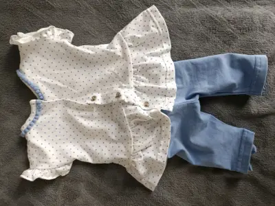 Conjunto infantil con estampado de conejito - miniatura 2