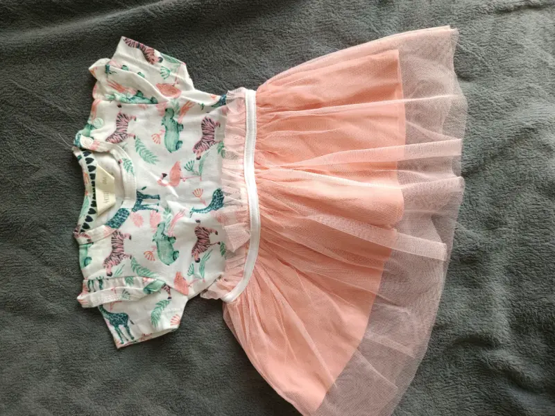 Vestido infantil estampado con tul