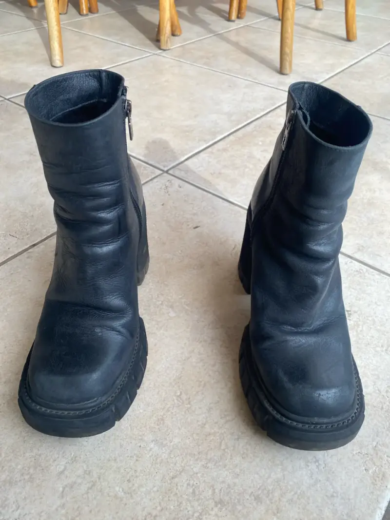 Botines negros de cuero - 1