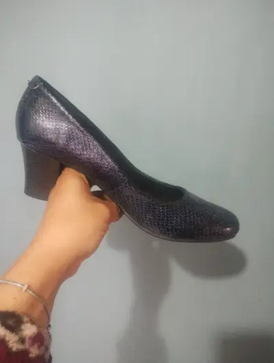 Zapato de tacón azul oscuro - miniatura 1