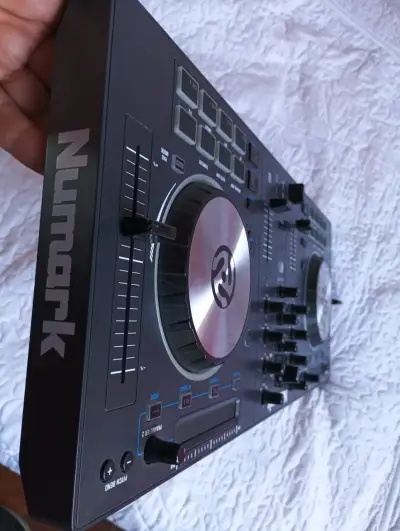 Controlador DJ Numark Mixtrack pro 3 - miniatura 2