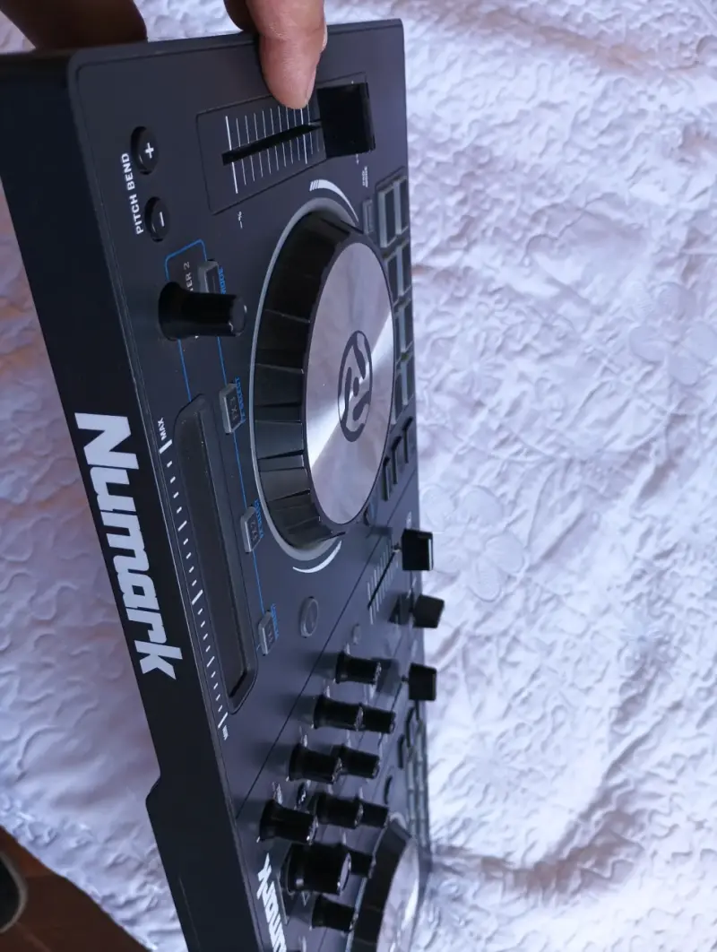 Controlador DJ Numark Mixtrack pro 3 - 5