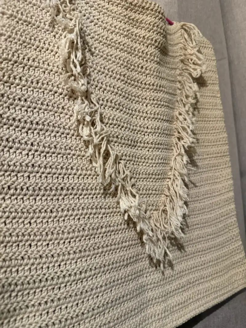 Chaleco tejido beige con flecos - 2