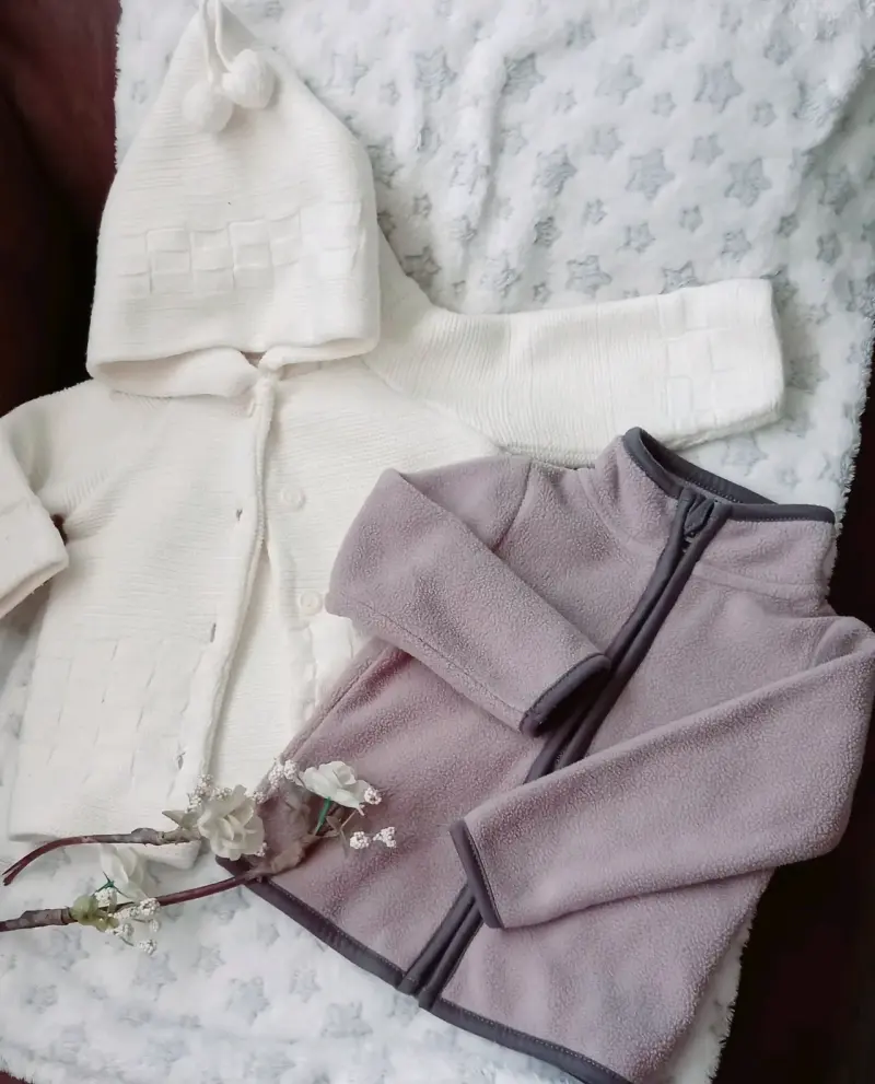 Chaleco bebé blanco con gorro y poleron talla 6/9m - 2