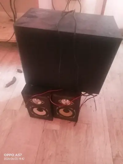 Sistema de parlantes con subwoofer - miniatura 1