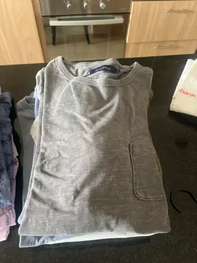 Lote de camisas y poleras - miniatura 2
