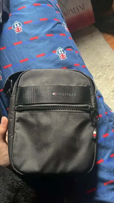 Bandolera negra Tommy Hilfiger - miniatura 1