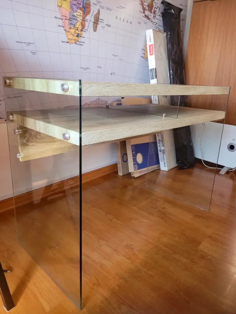 Escritorio de madera y vidrio - 1