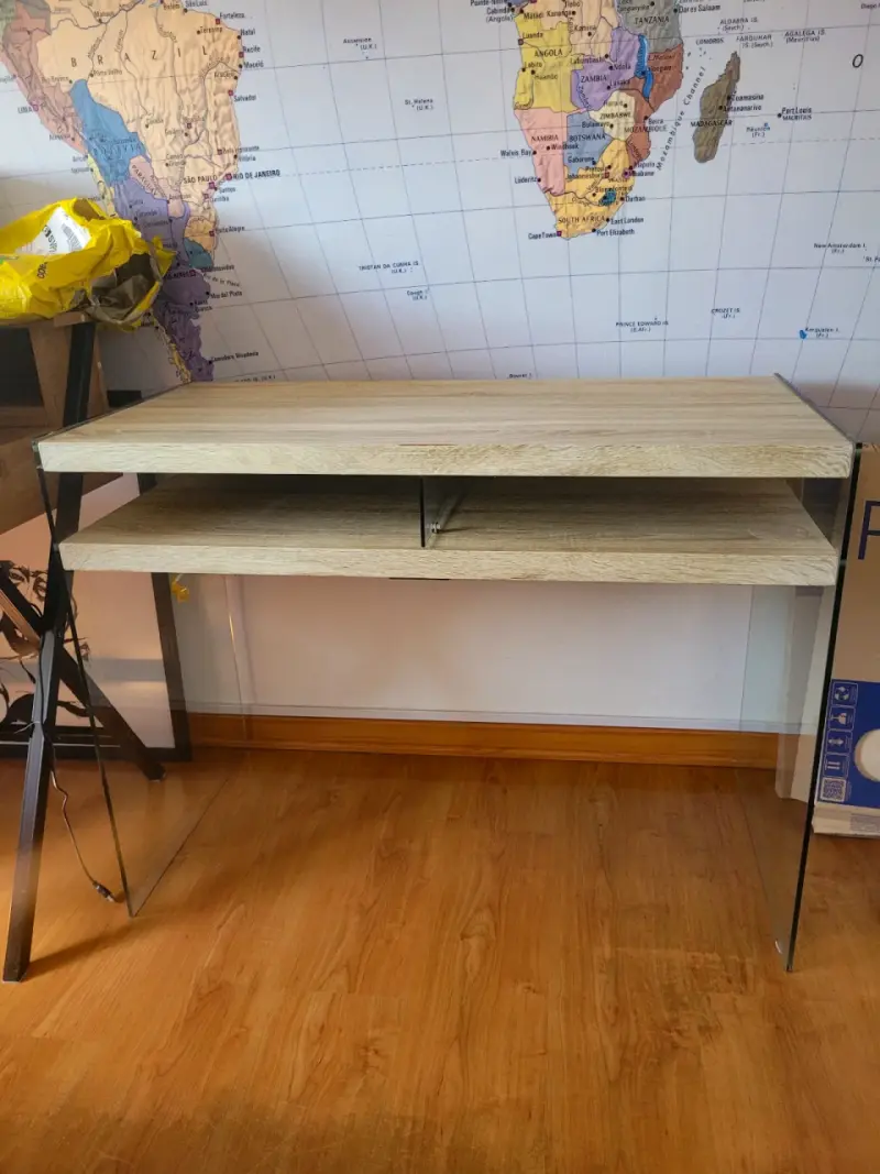 Escritorio de madera y vidrio - 2