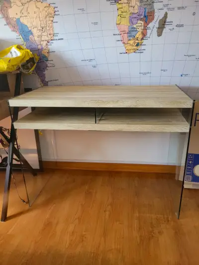 Escritorio de madera y vidrio - miniatura 2