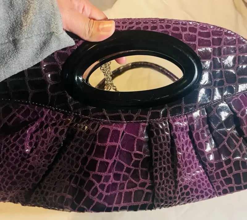 Cartera morada de charol - 3