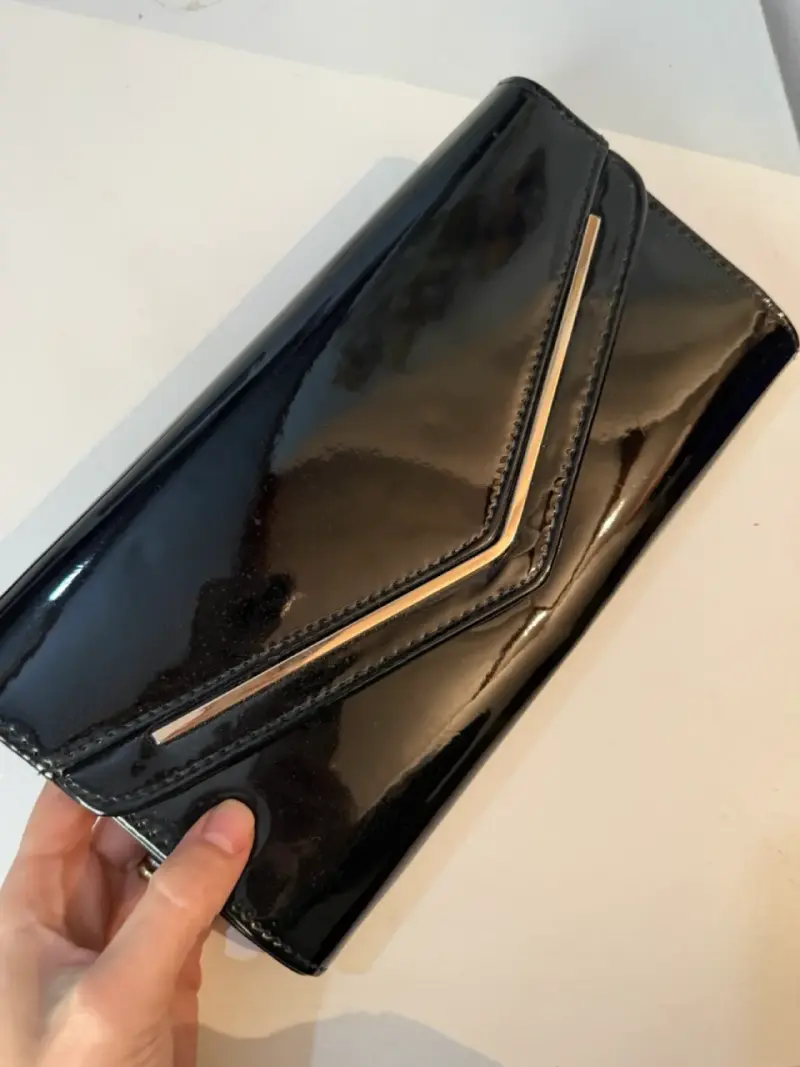 Cartera de mano negra brillante - 1