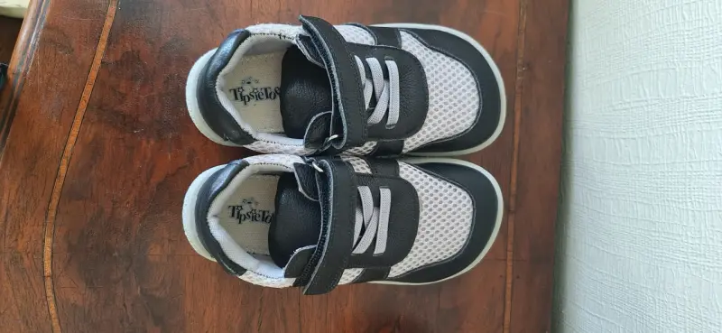 Zapatillas infantiles ergonomicas negro y gris t27