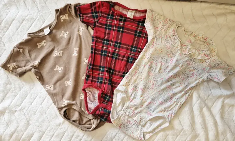 Pack 5 bodys Carter's y H&M niña 18-24 meses - 2