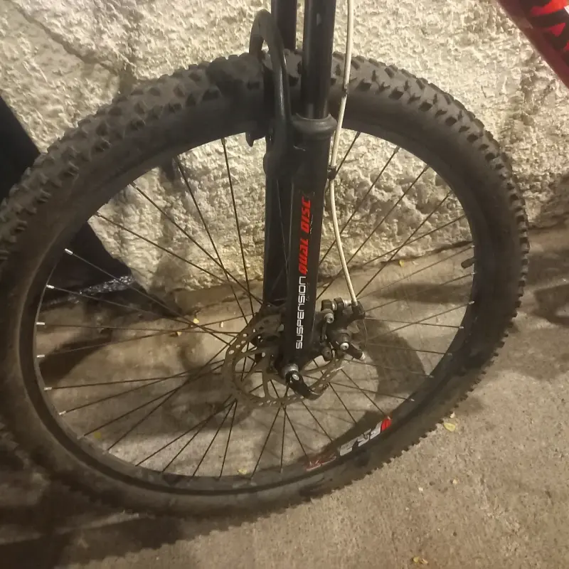 Bicicleta MTB roja - 3