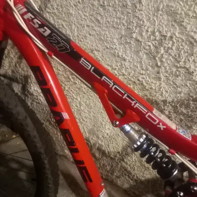 Bicicleta MTB roja - miniatura 4