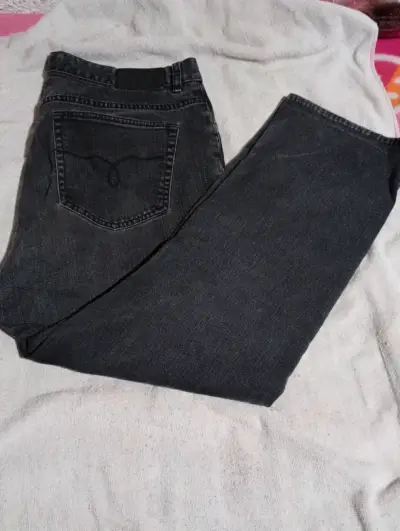 Jeans oscuros clásicos - miniatura 2