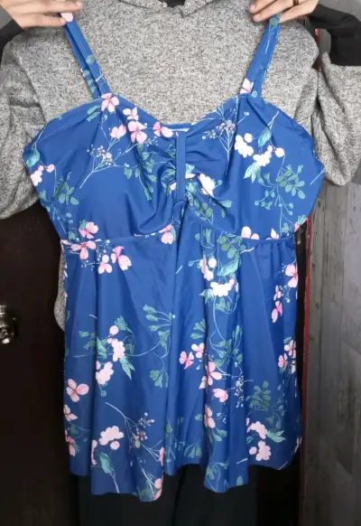 Vestido azul con flores - miniatura 1