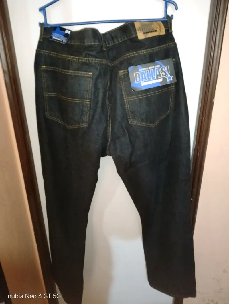 Jeans negros con etiqueta - 3
