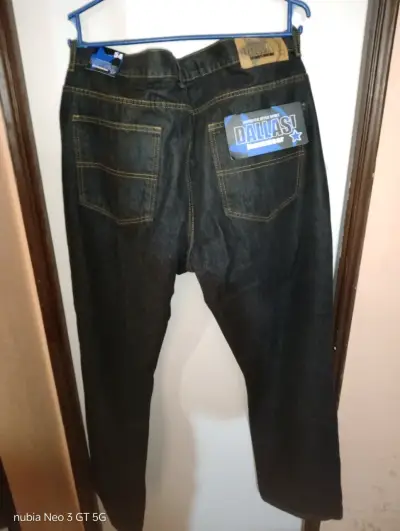 Jeans negros con etiqueta - miniatura 3