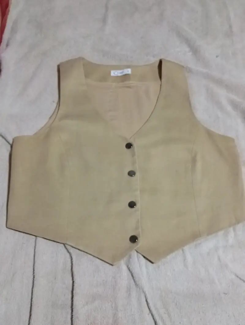 Chaleco beige elegante - 1