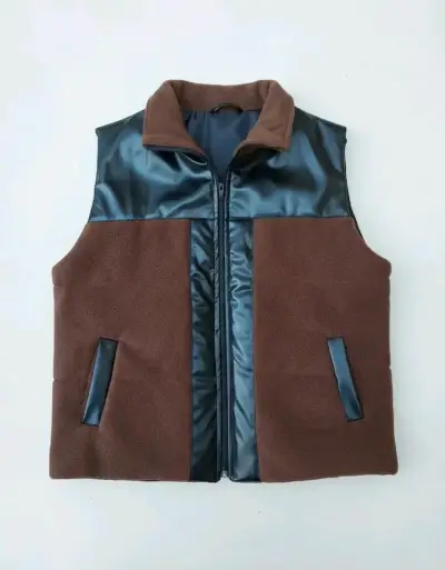 Chaqueta polar café sin mangas - miniatura 3